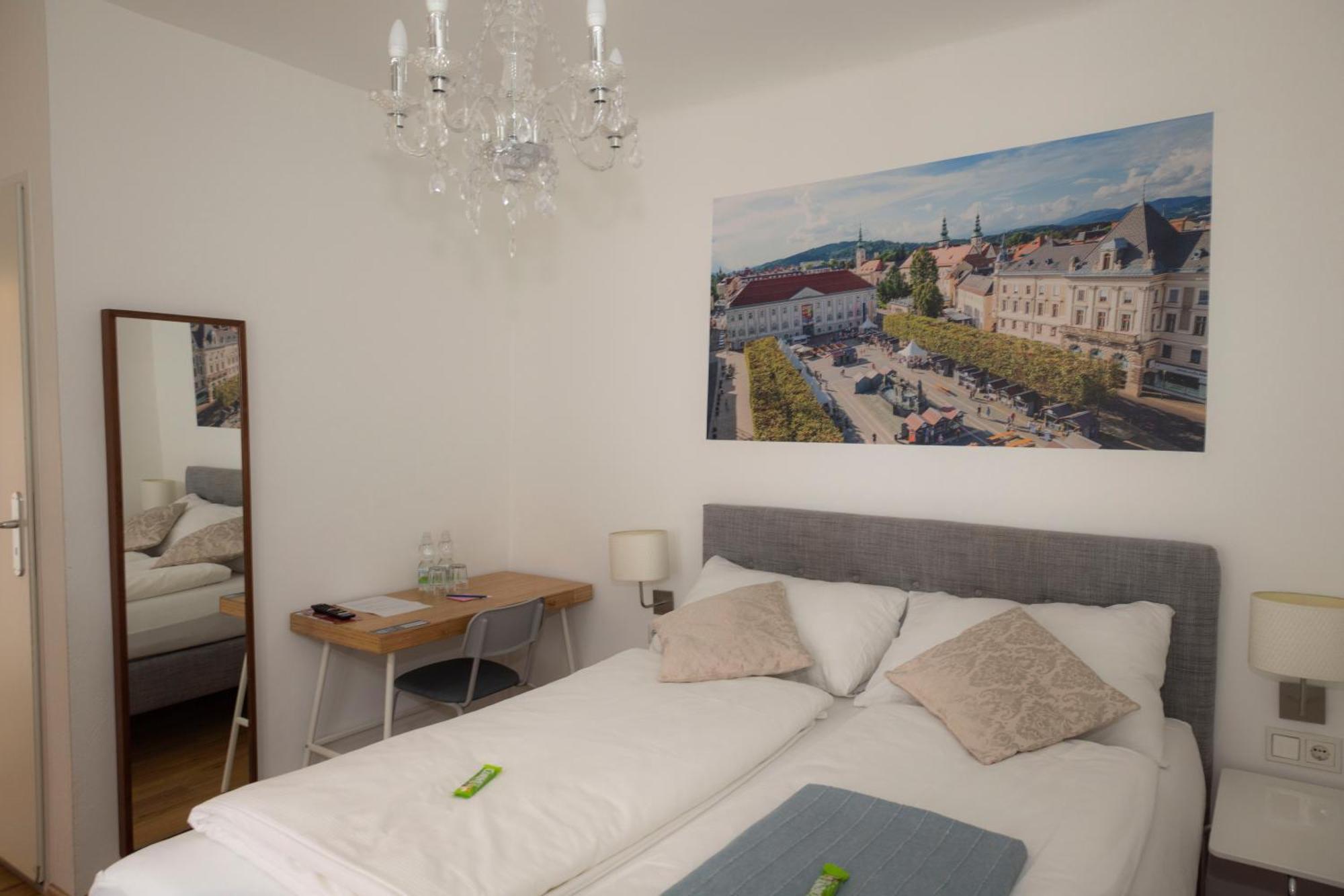 Cityhotel Am Domplatz Self-Checkin Klagenfurt am Woerthersee Exterior photo